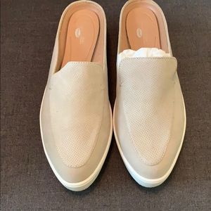 woman’s casual loafers, never worn